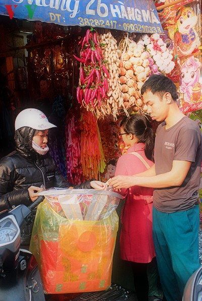 Phố Hàng Mã trước ngày ông Táo về trời  - ảnh 5